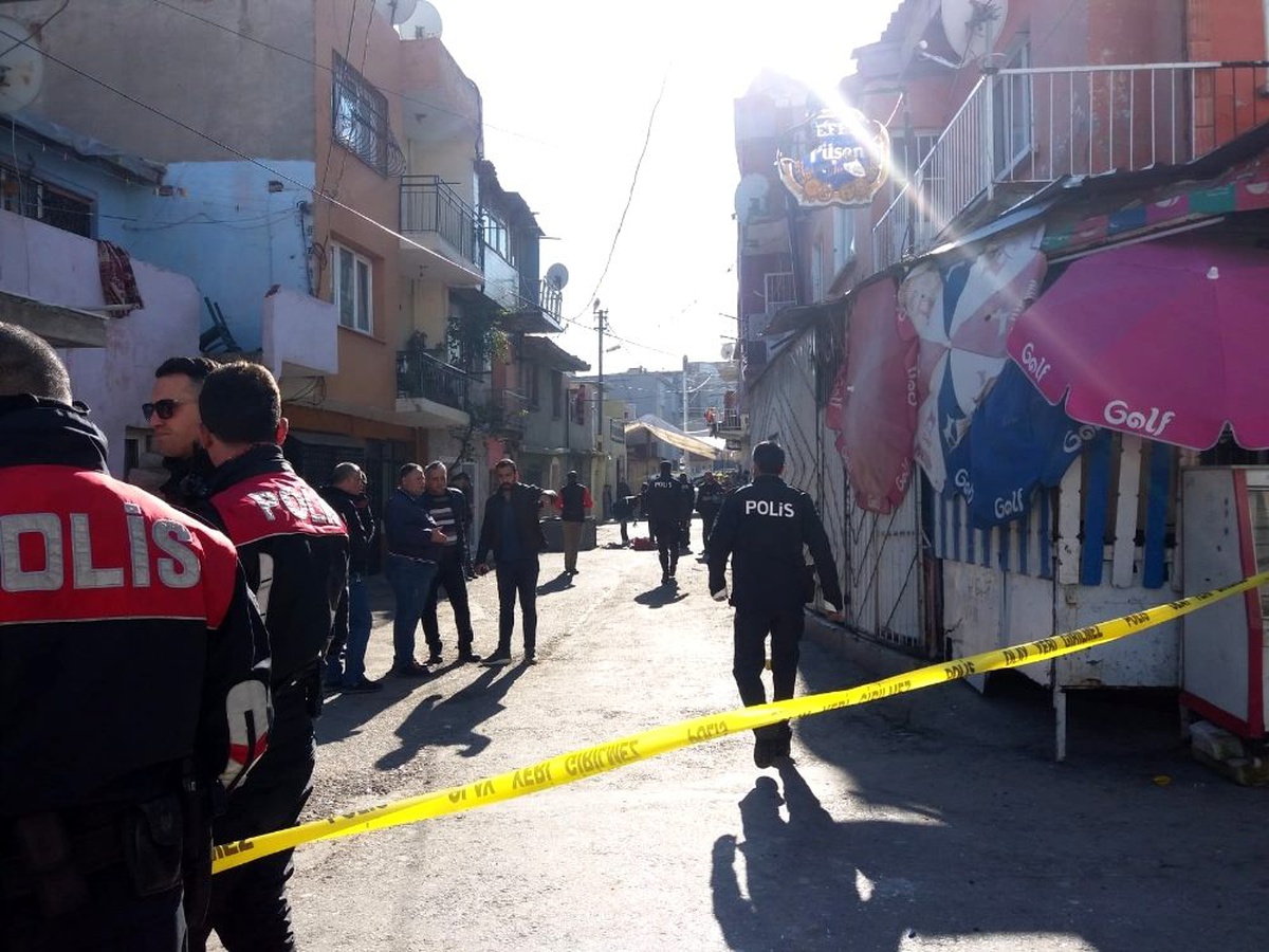 İzmir\'de silahlı kavga: 10 yaralı, 6 gözaltı