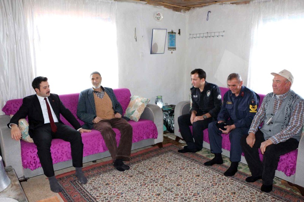 Kaymakam Fırat, Kıbrıs Gazisi\'ni ziyaret etti