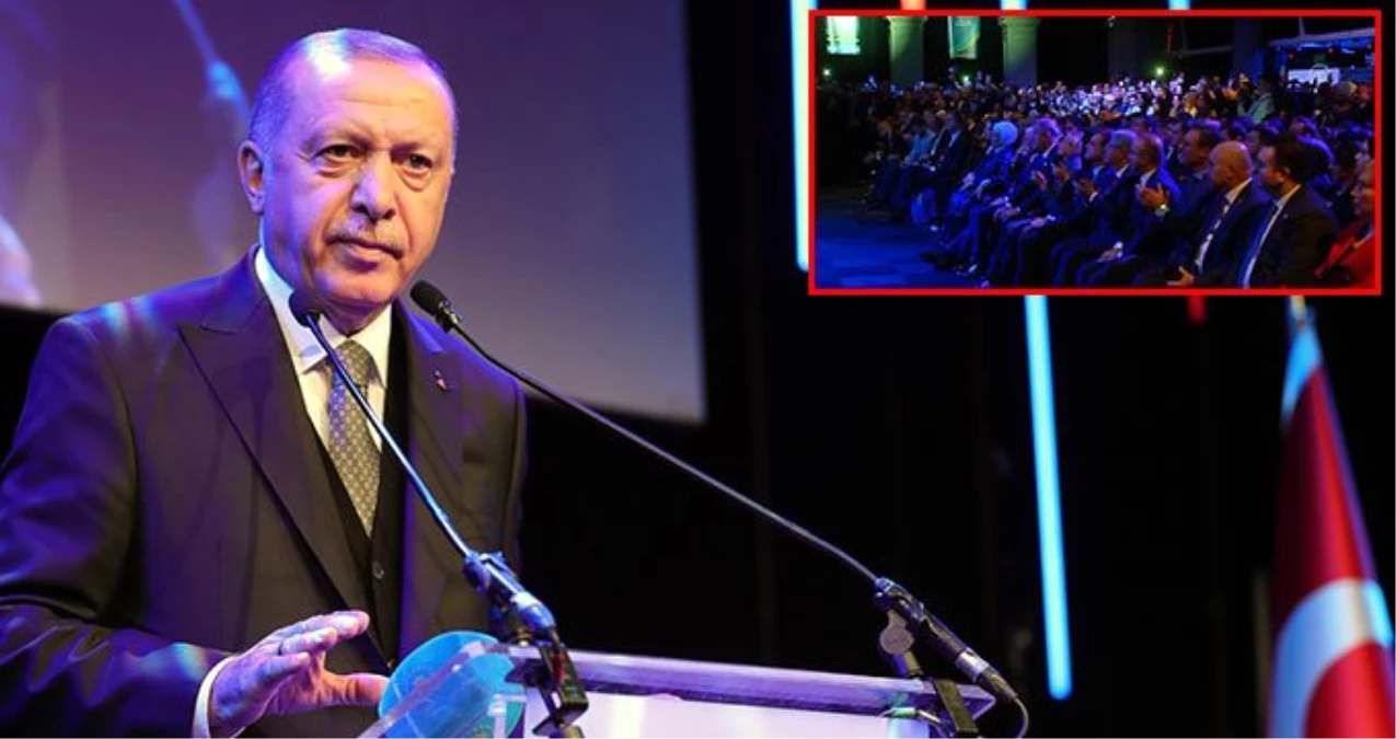Cumhurbaşkanı Erdoğan, Erdem Bayazıt\'ın şiirini okuduktan sonra salonda alkış tufanı koptu