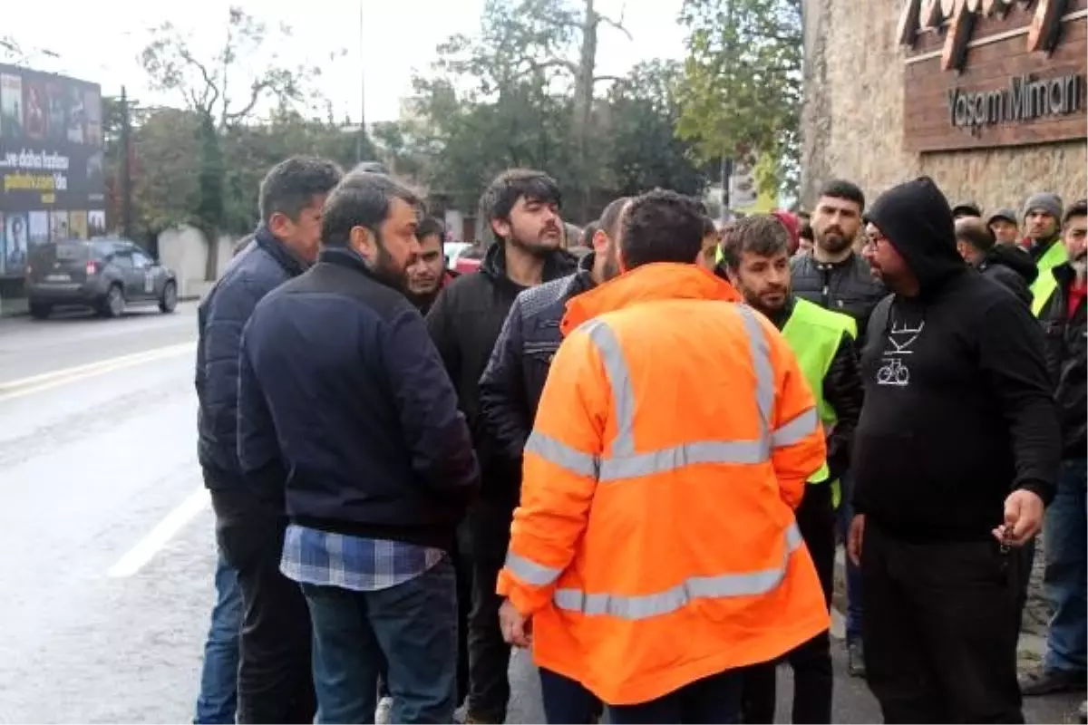 Maaşlarını alamadıklarını öne süren metro işçilerinden eylem