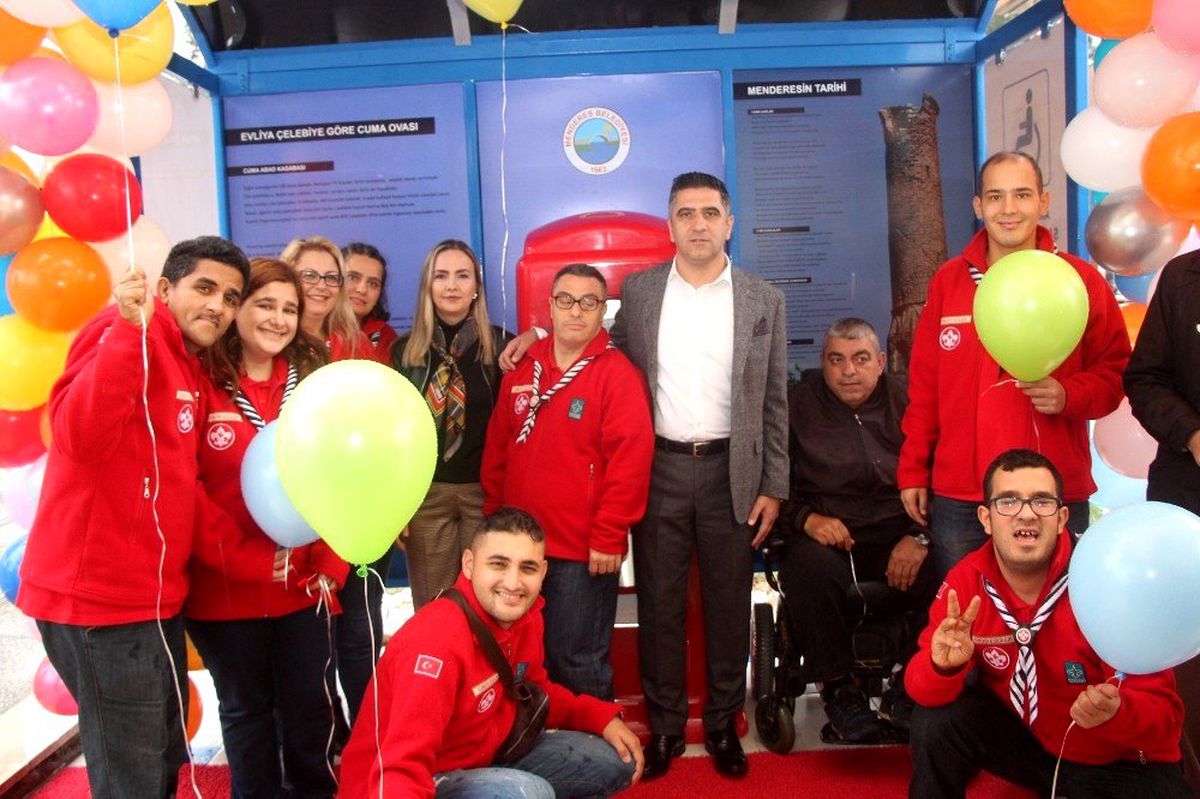 Menderes\'te hem açılış hem kutlama