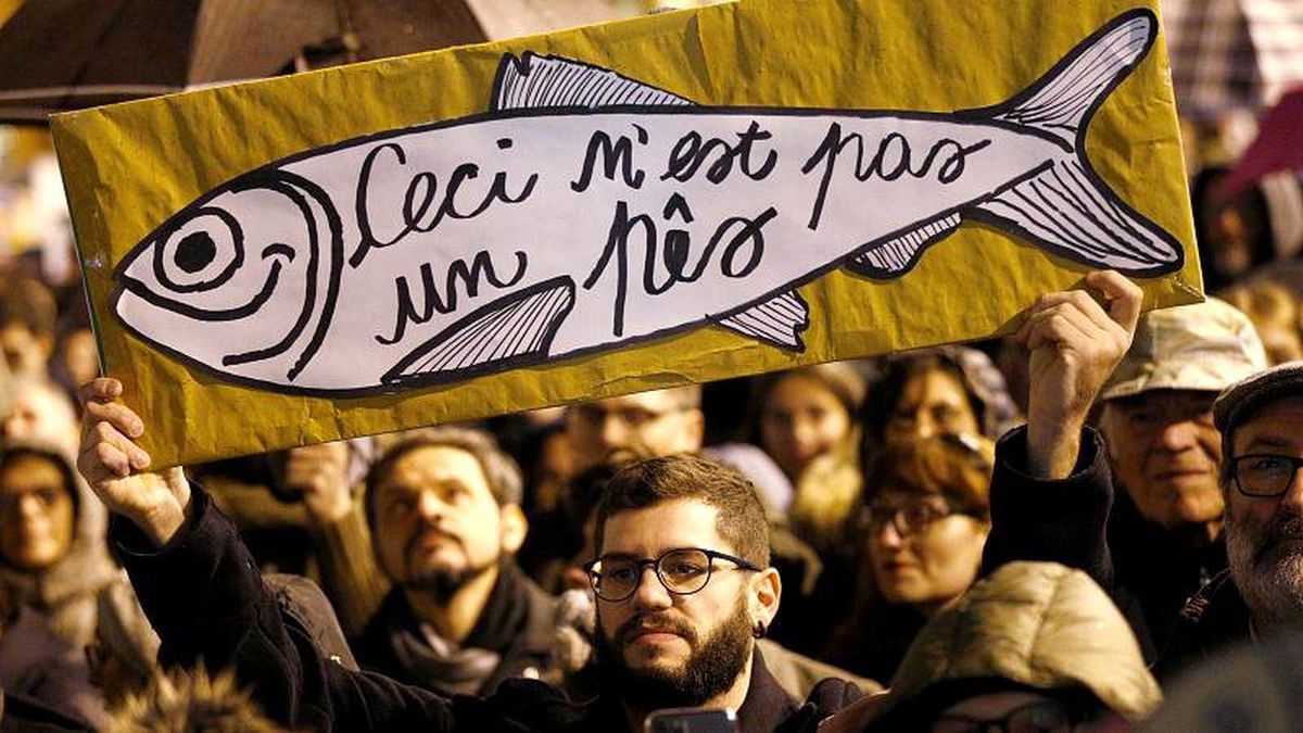 Milano\'da 25 bin \'sardalya\' eylemcisi Salvini ve aşıra sağa karşı yürüdü