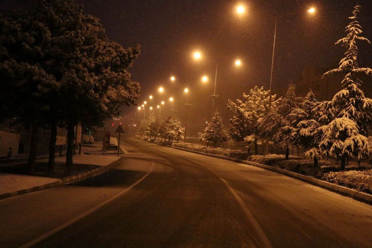 Nevşehir\'e mevsimin ilk karı yağdı