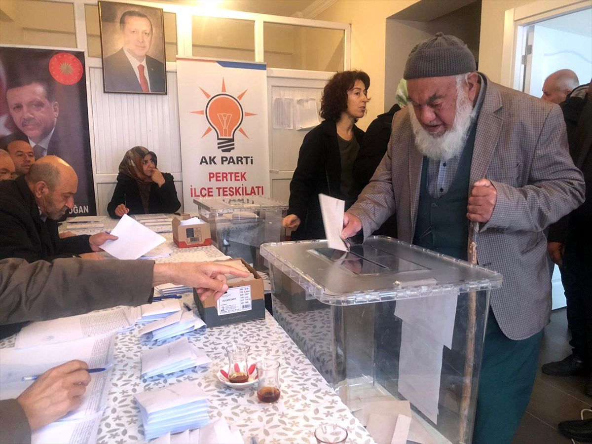 Pertek\'de AK Parti\'nin delege seçimi yapıldı