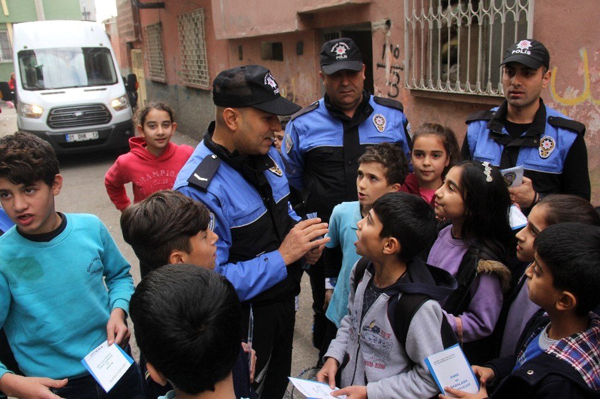 Polisten "Çocuklar Ölmesin" projesi