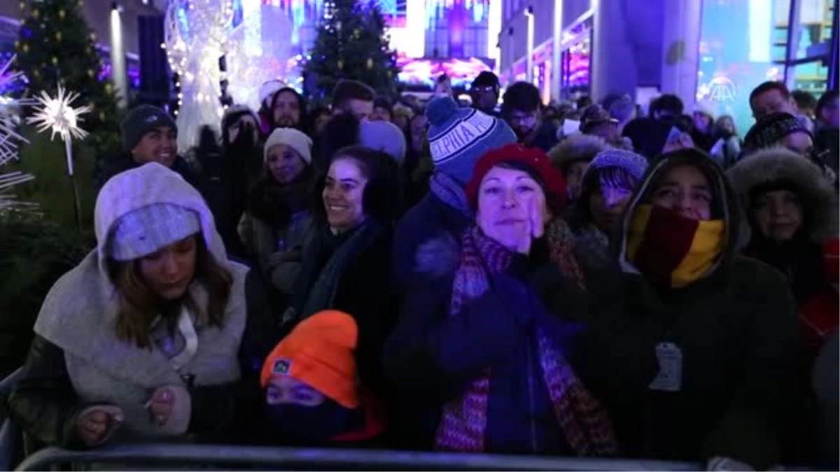 Rockefeller Center\'a konulan Noel ağacı törenle 87\'inci kez ışıklandırıldı - NEW