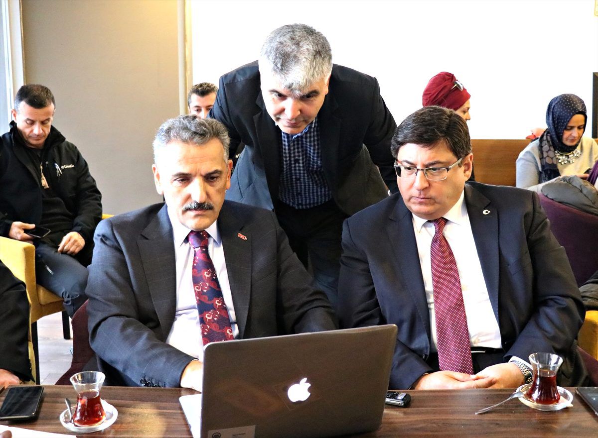 Samsun Valisi Osman Kaymak AA\'nın "Yılın Fotoğrafları" oylamasına katıldı
