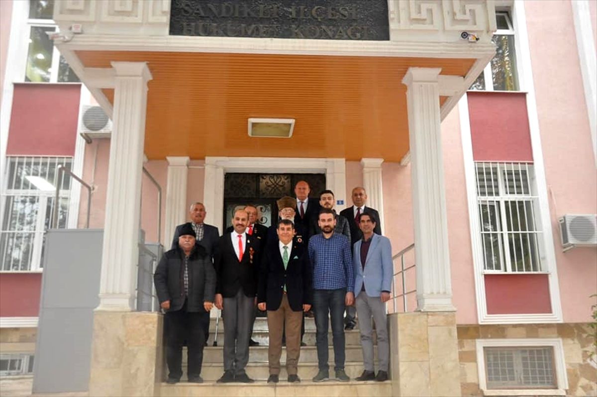 Sandıklı\'da duyarlı vatandaşlara plaket takdim edildi