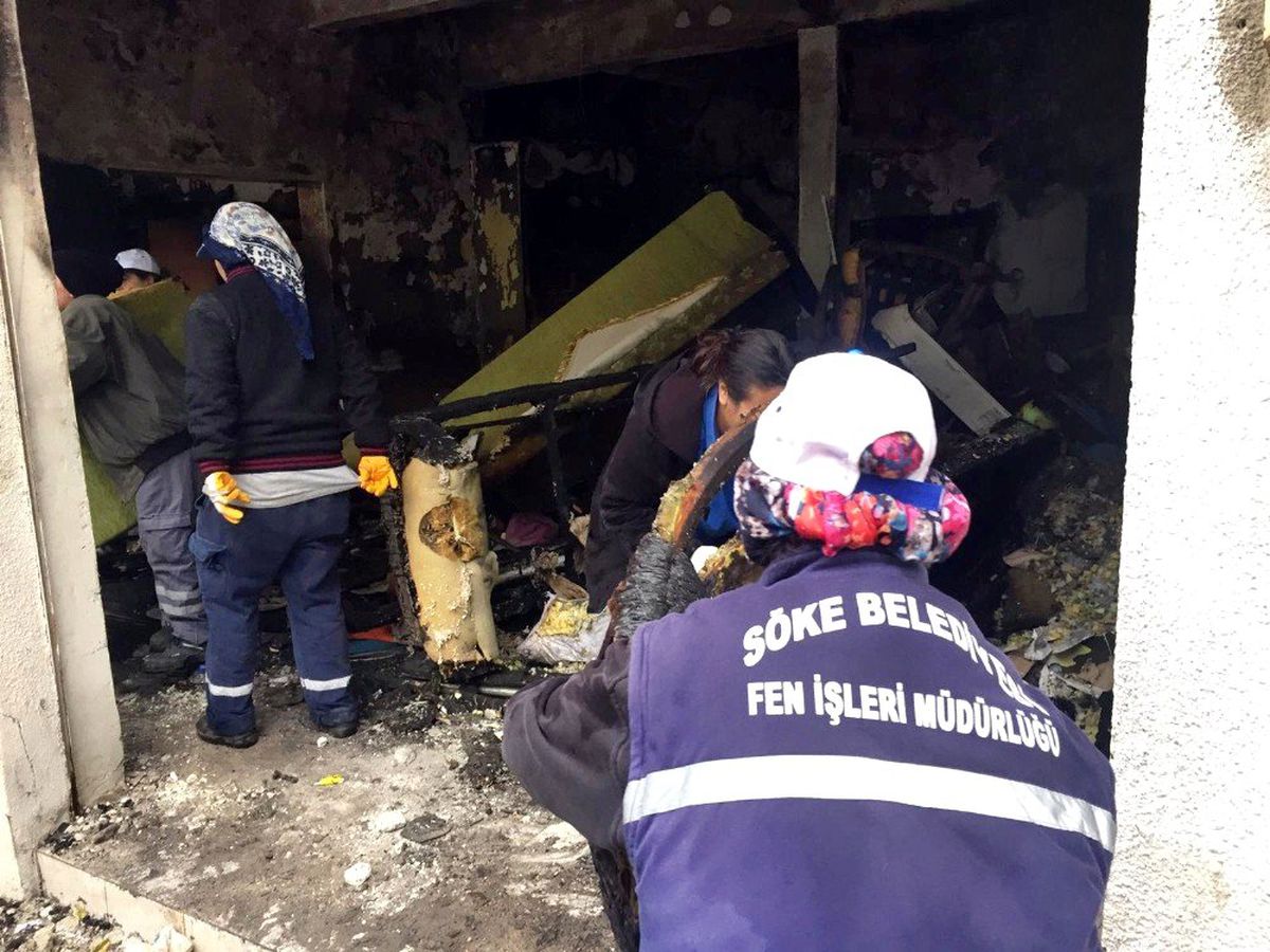 Söke Belediyesi\'nden yanan iş yerine yardım eli
