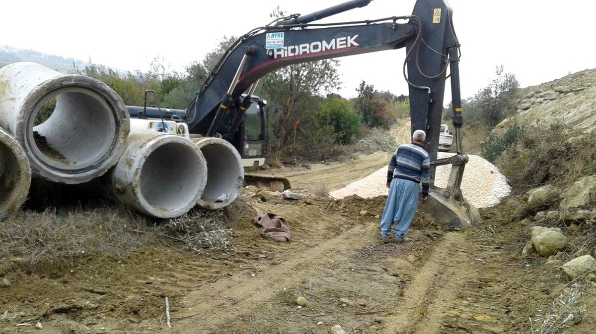 Tarsus ve Çamlıyayla\'da büz boru çalışması