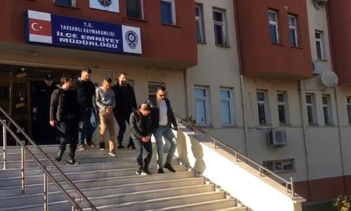 Tavşanlı\'ya uyuşturucu sokmak isteyen iki şüpheli yakalandı