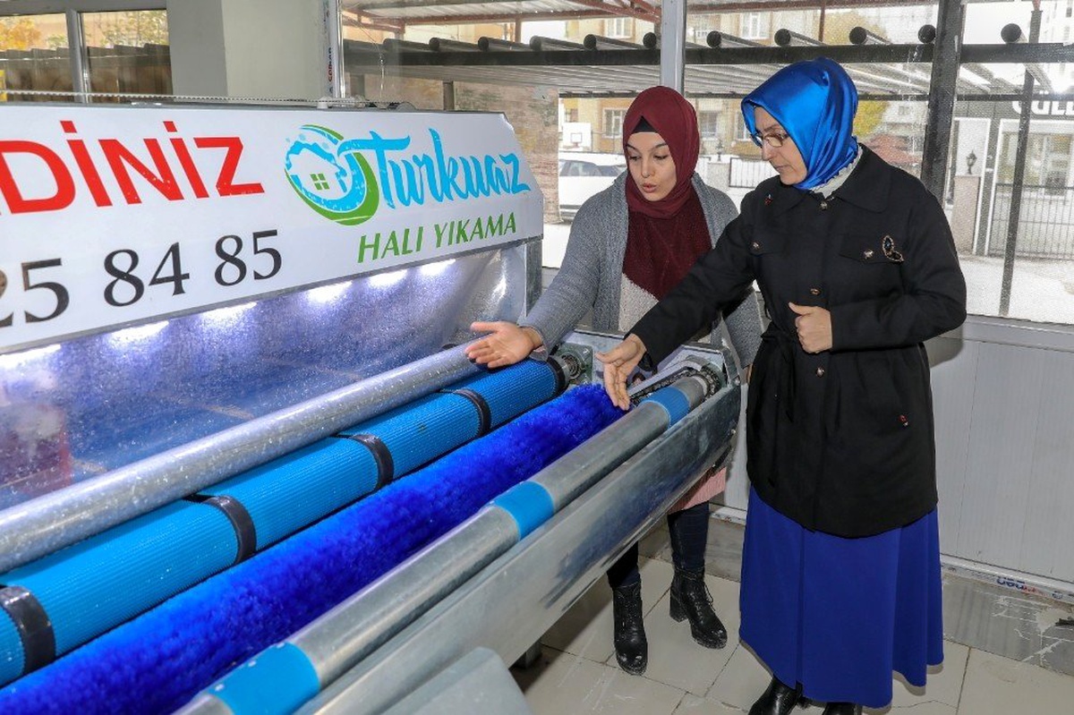 Vali Bilmez\'in eşinden girişimcilere ziyaret