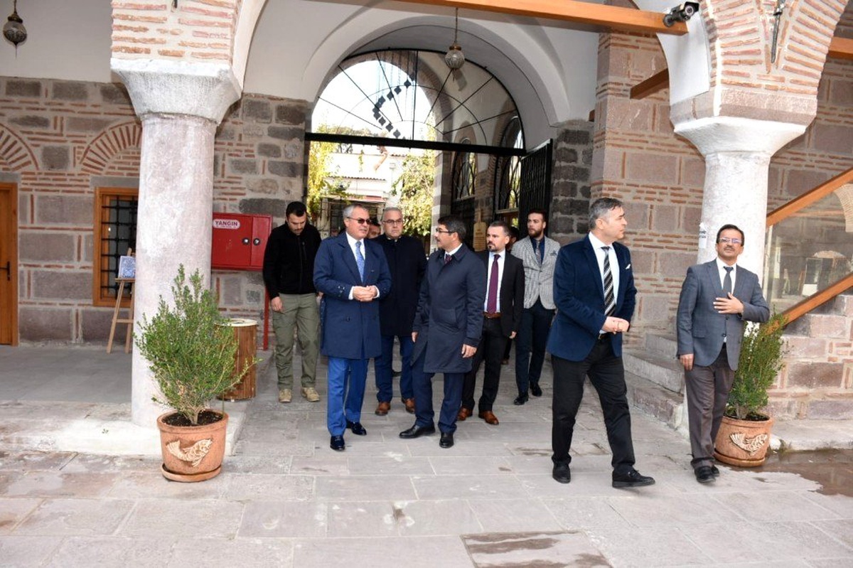 Vali Deniz, tarihi Kurşunlu Han\'da incelemelerde bulundu