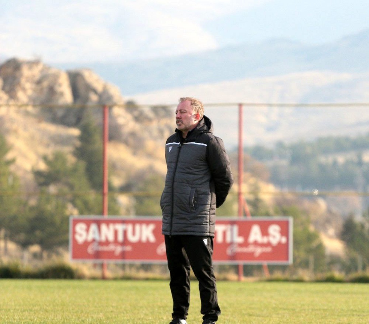 Yeni Malatyaspor\'da kayısı ikramlı antrenman