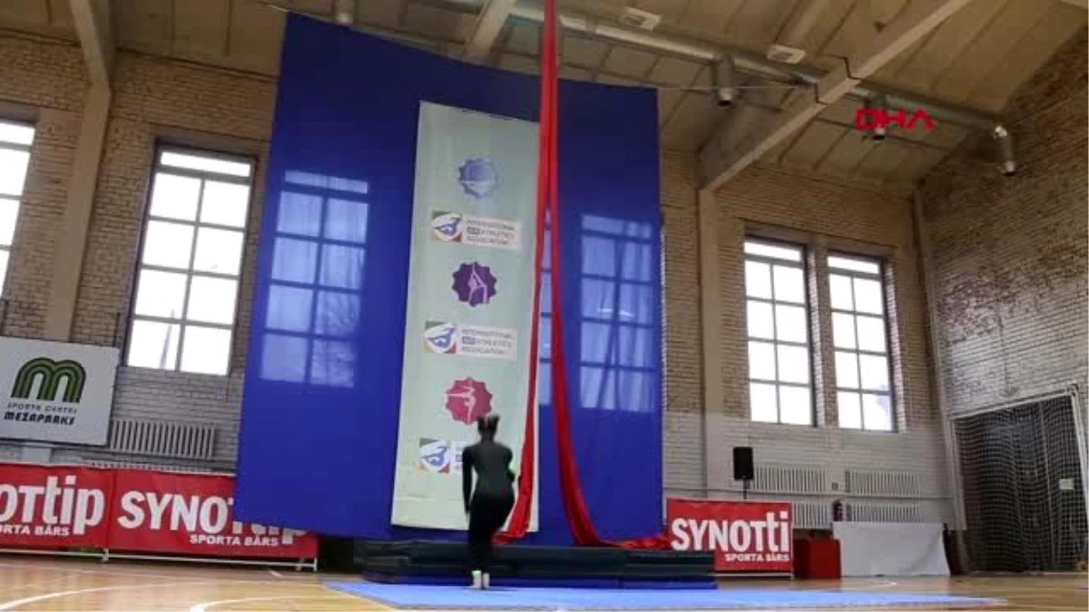 8 metreden düşen rus kadın jimnastikçi bir daha yürüyemeyebilir