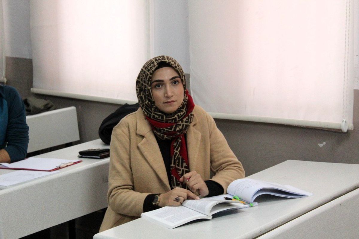 Aldığı burslarla yardıma muhtaçlara koştu, kapı kapı gezip erzak dağıttı