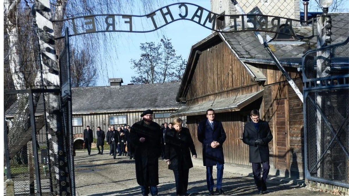 Merkel\'den Auschwitz ölüm kampına ilk ziyaret
