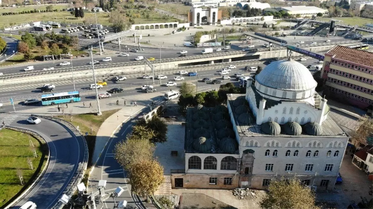 Avcılar\'da depremde minaresi yıkılan camide yeni gelişme