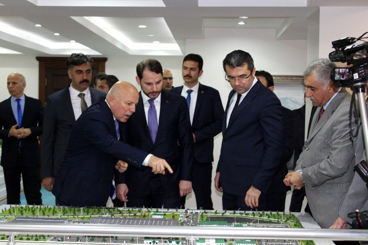 Bakan Albayrak, Ulu Cami\'de cuma namazını kıldı