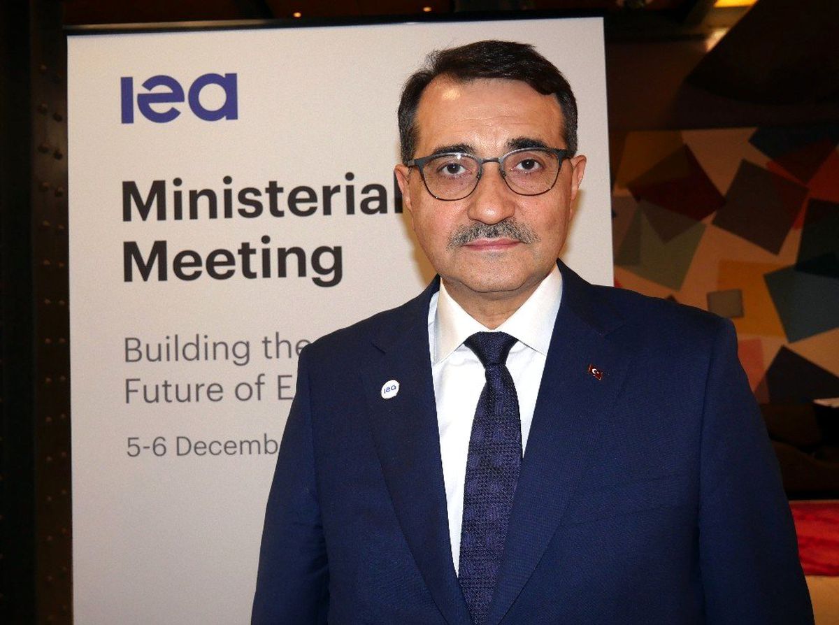 Bakan Dönmez: "4 yıl gibi kısa bir süre içerisinde Hazar\'dan çıkan doğal gaz artık Avrupa kapısında"
