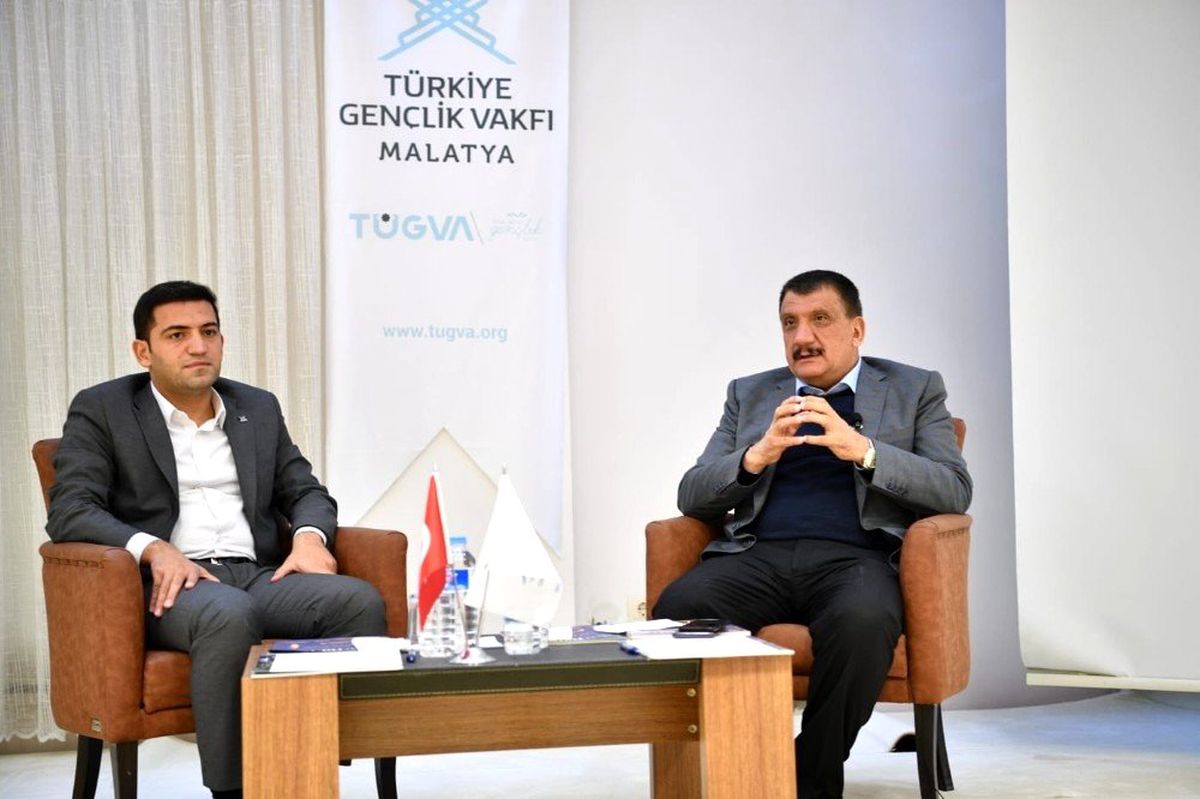 Başkan Gürkan, milli ve manevi değerleri bilen gençlik önerdi