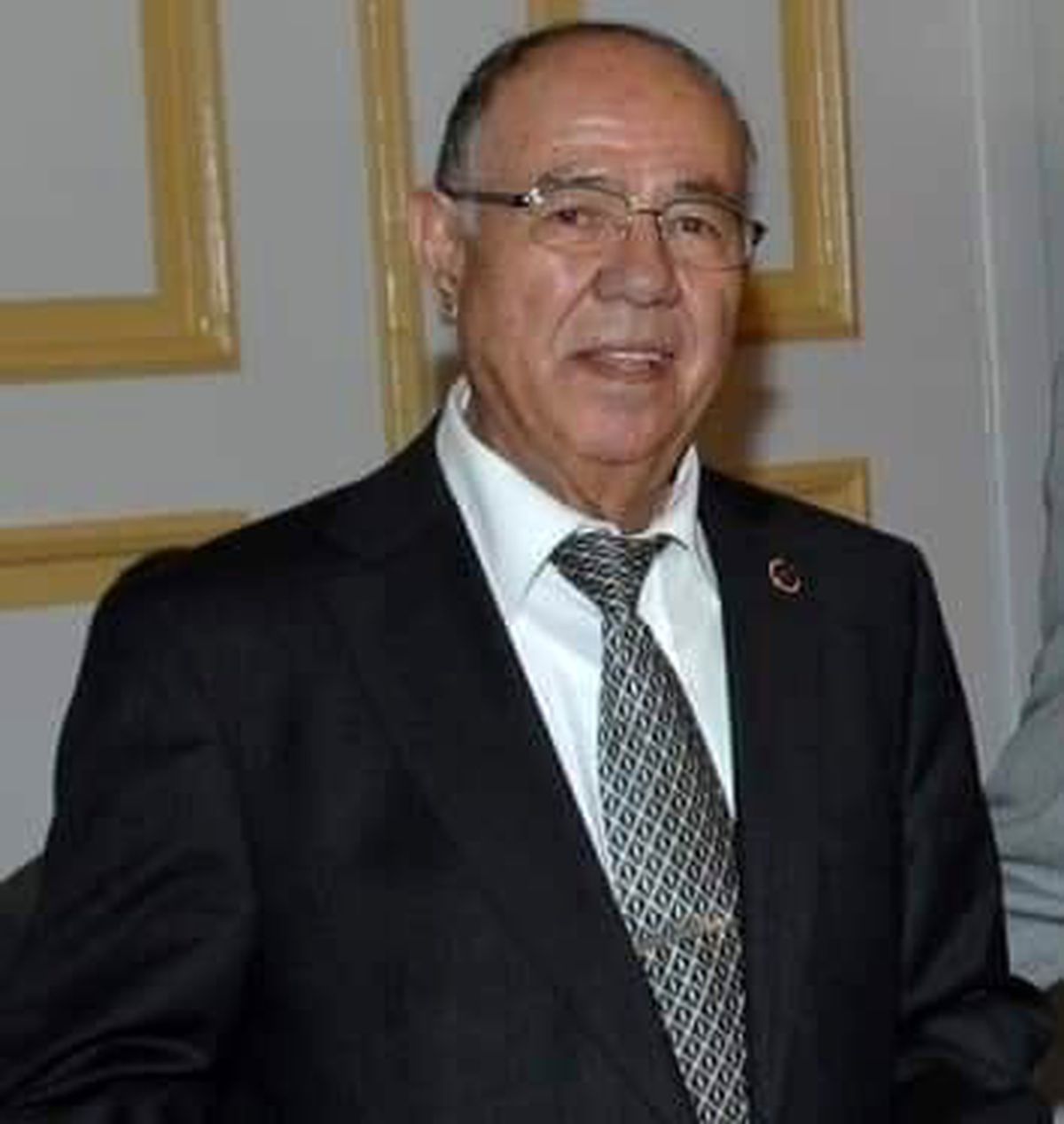 Bursa Büyükşehir Belediyesi\'nin ilk başkanı hayatını kaybetti