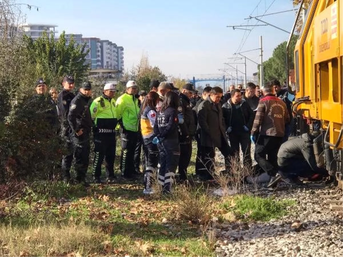 Demiryolu bakım aracının altında kalarak öldü