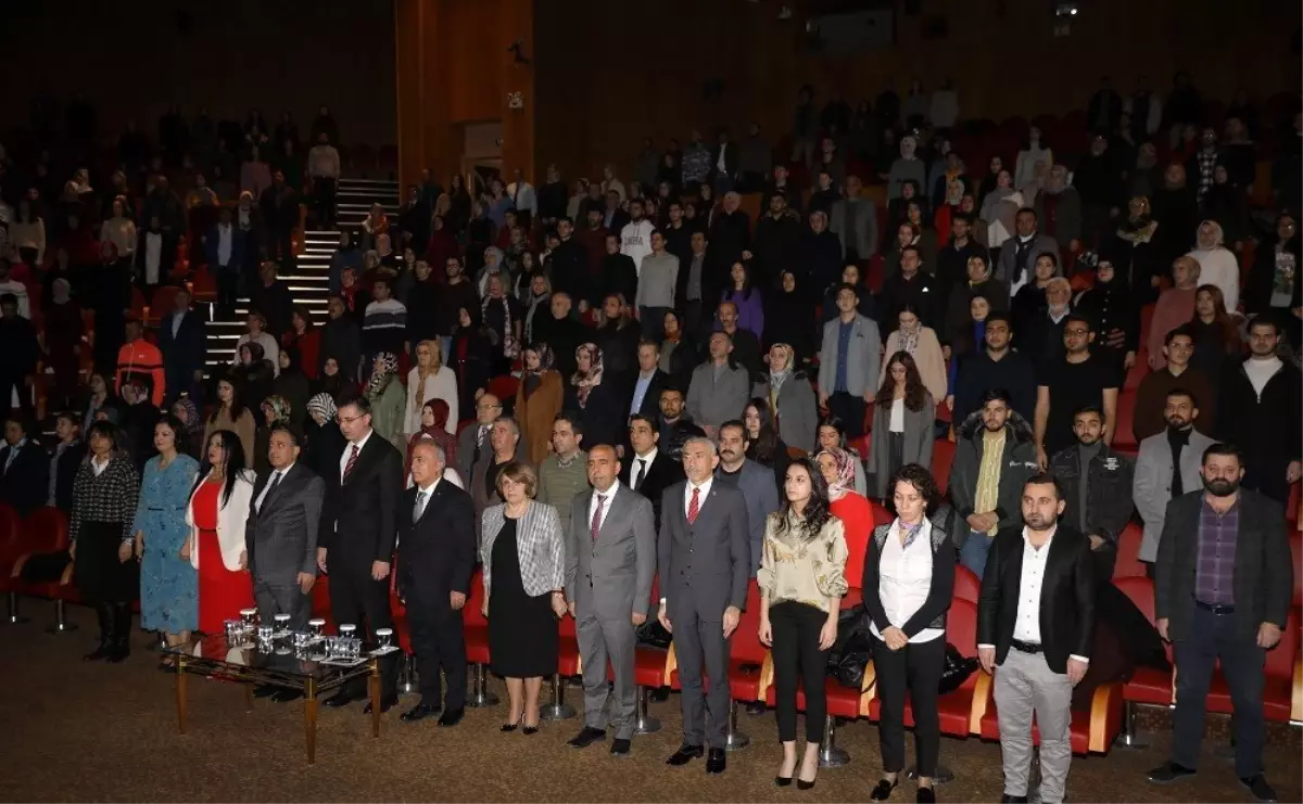 Eczacılık Fakültesinde geleneksel beyaz önlük giydirme töreni gerçekleşti