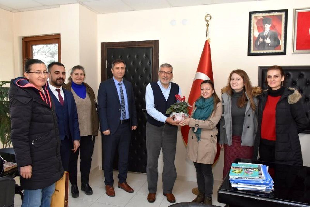 Futsalcı başarılı öğretmenlerden Bozkurt\'a teşekkür ziyareti