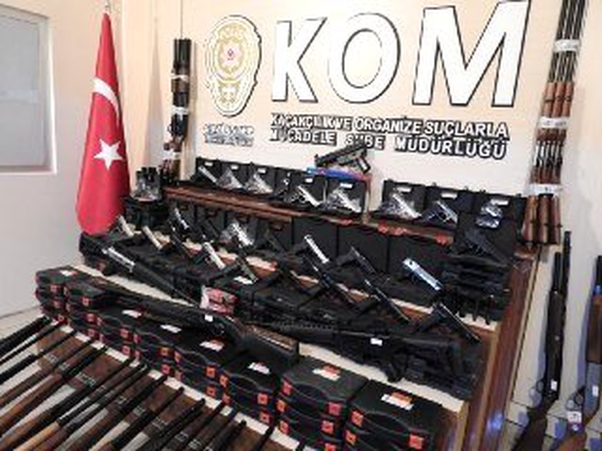 Gaziantep\'te av bayilerine \'ruhsatsız silah\' operasyonu: 5 gözaltı