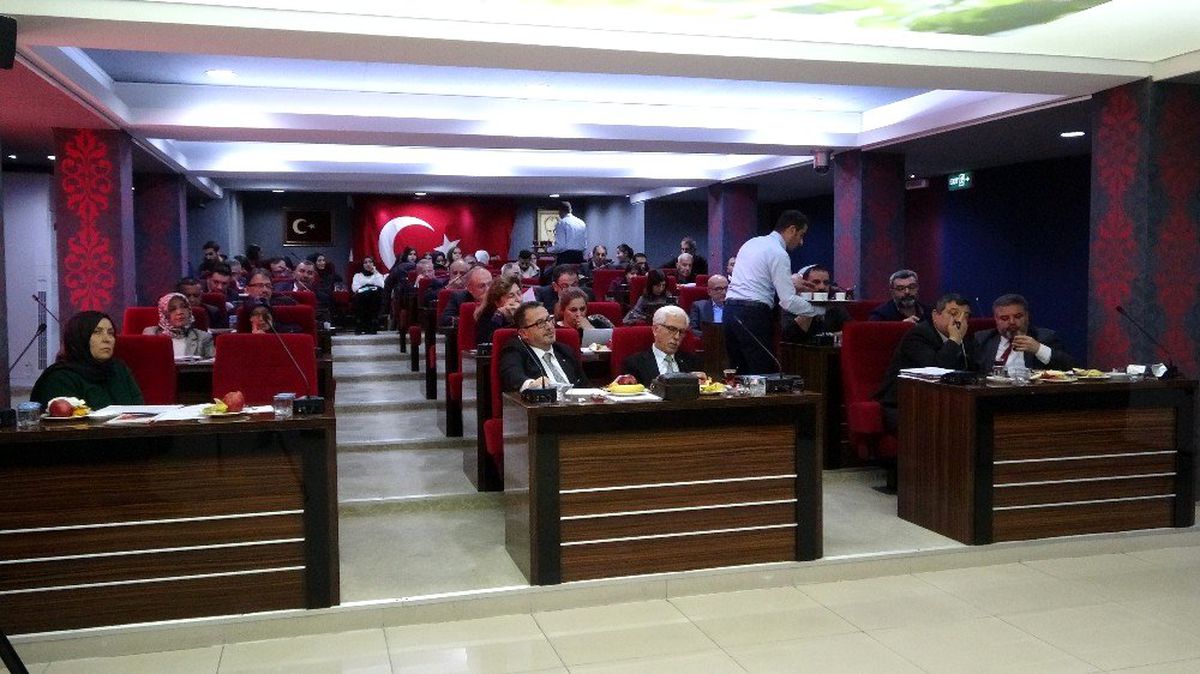 Isparta\'da mezarlık içinde kalan \'konut alanı\' arazisi çıkmazı
