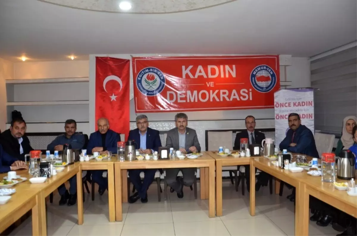 "Kadın ve Demokrasi" konferansı düzenlendi