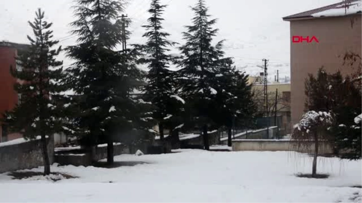 Kahramanmaraş\'ta iki ilçede kar tatili öğrencileri sevindirdi