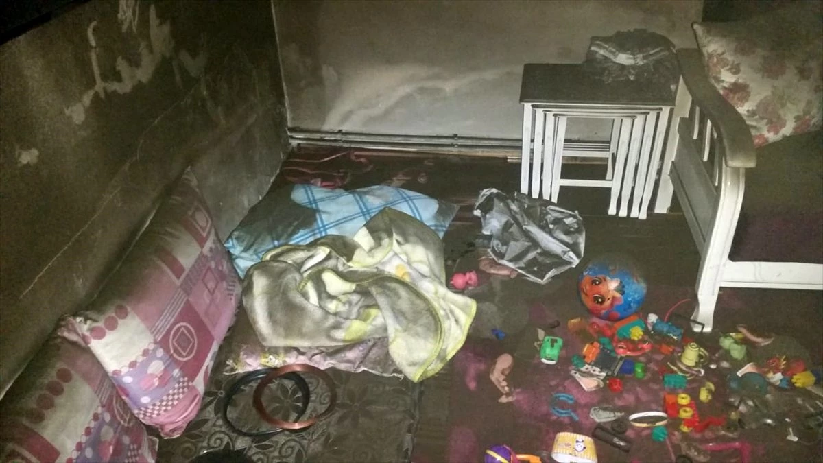 Kayseri\'de evde çıkan yangında dumandan zehirlenen iki kardeş öldü