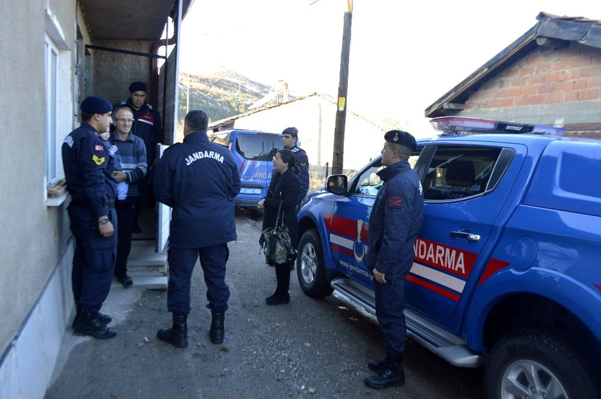 Kocasından şiddet gören kadın bir an önce boşanmak istiyor