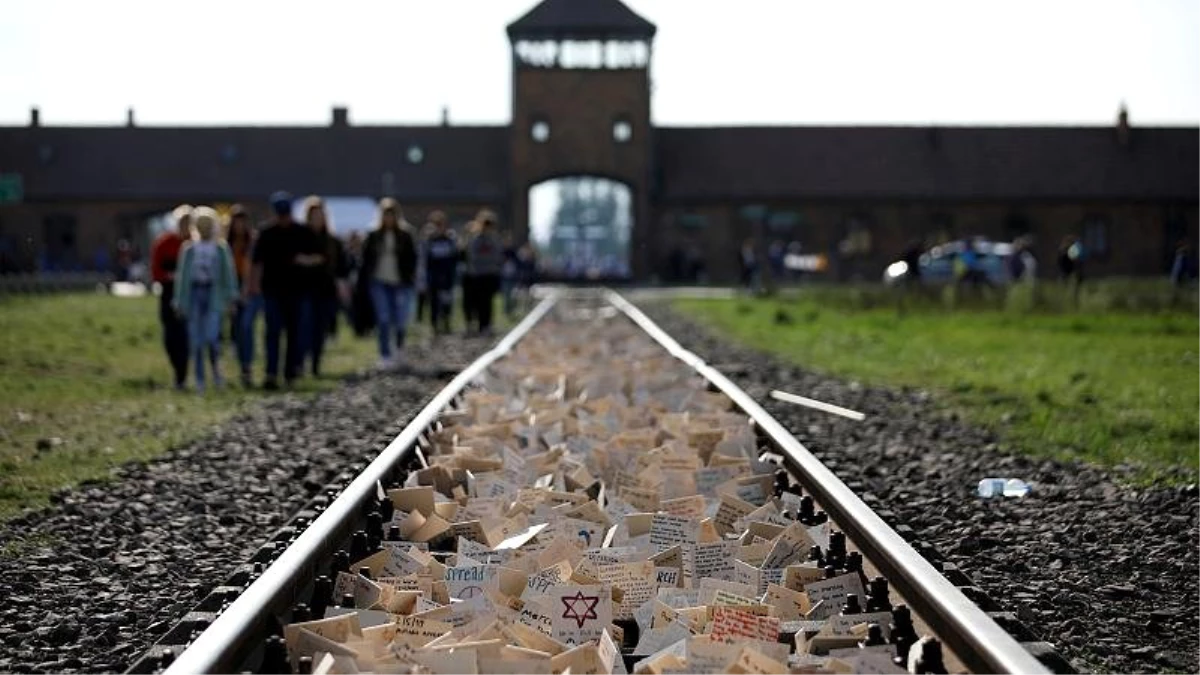 Merkel\'den Nazi döneminin en büyük toplama kampı Auschwitz\'e 60 milyon euro bağış