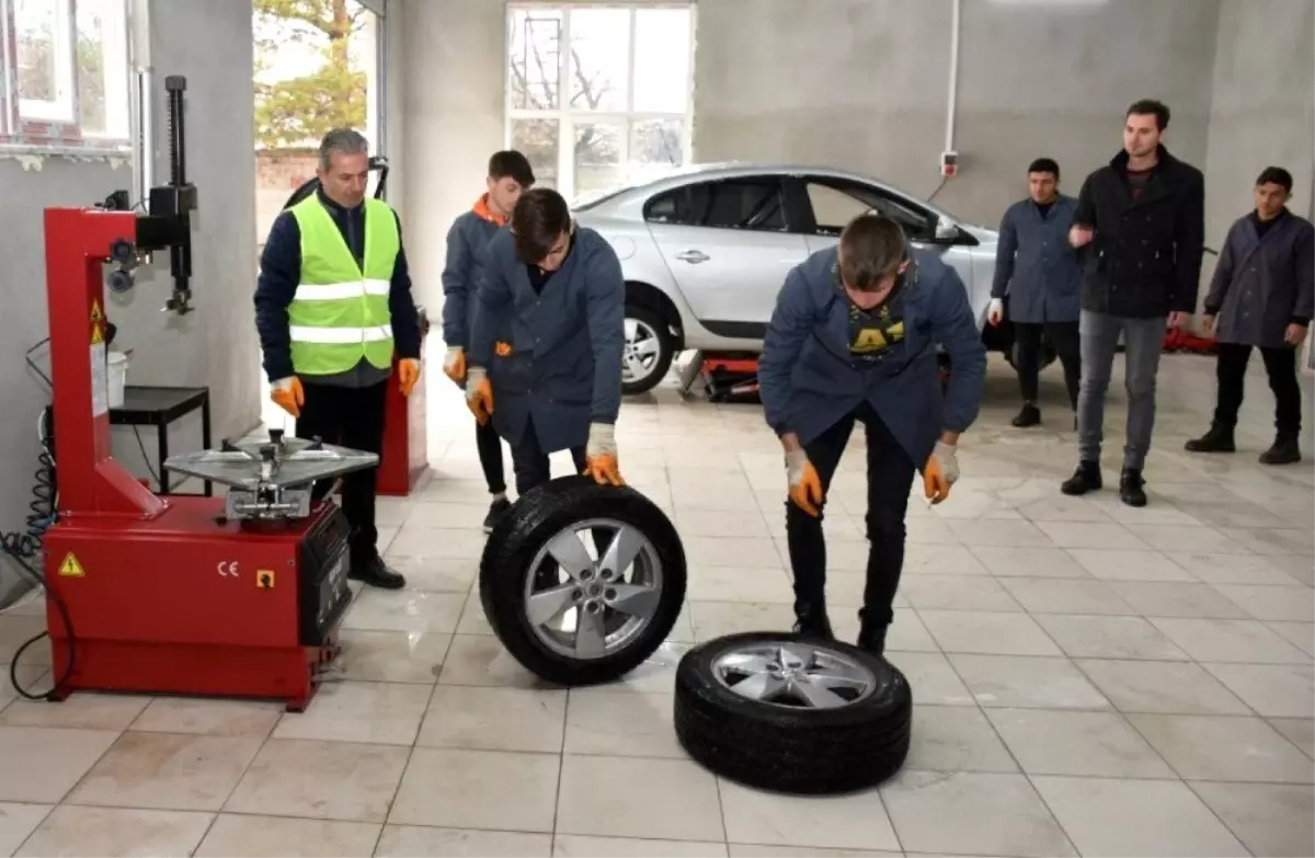 Mesleki ve Teknik Anadolu Lisesi Motorlu Araçlar Teknoloji binası açıldı