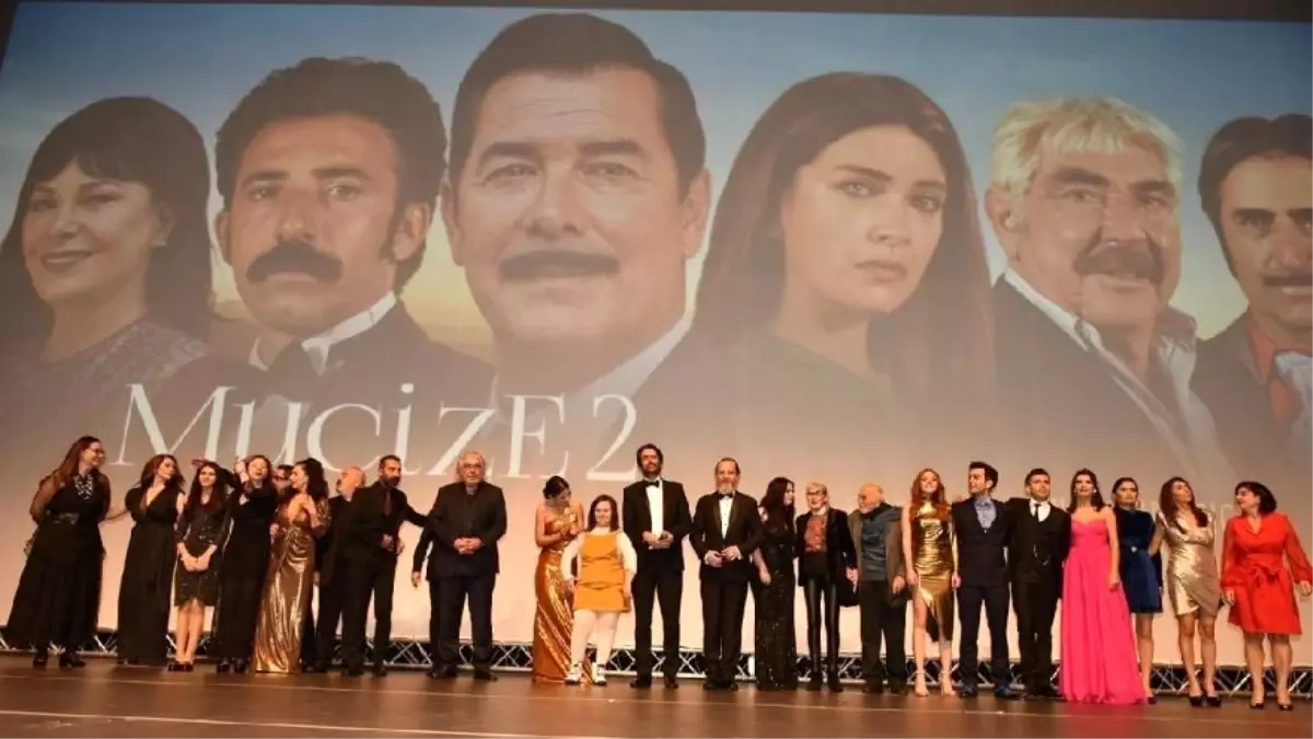 "Mucize 2 Aşk" filminin ekibi tam kadro İzmir galasına katılacak