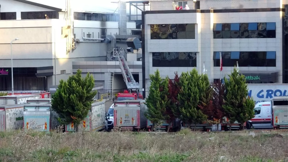 Pendik\'te korkutan iş yeri yangını