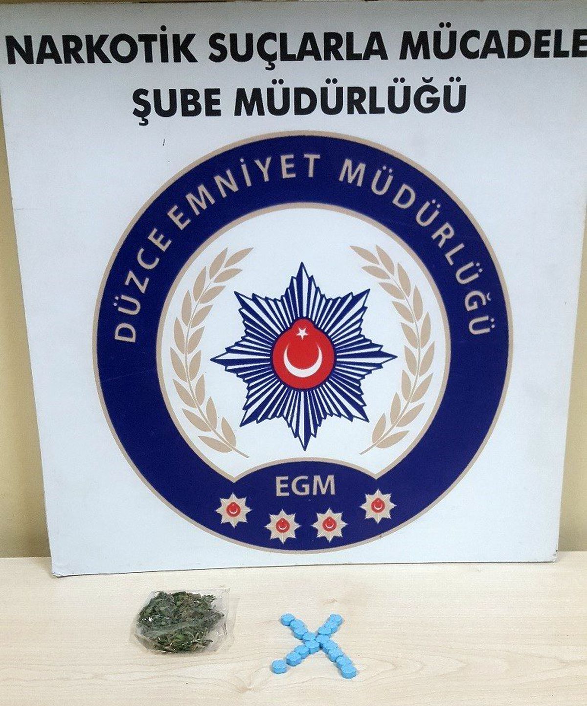 Polis uyuşturucu satıcılarına göz açtırmıyor