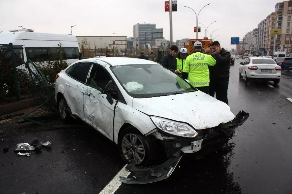 Sağanak yağış trafik kazasını beraberinde getirdi