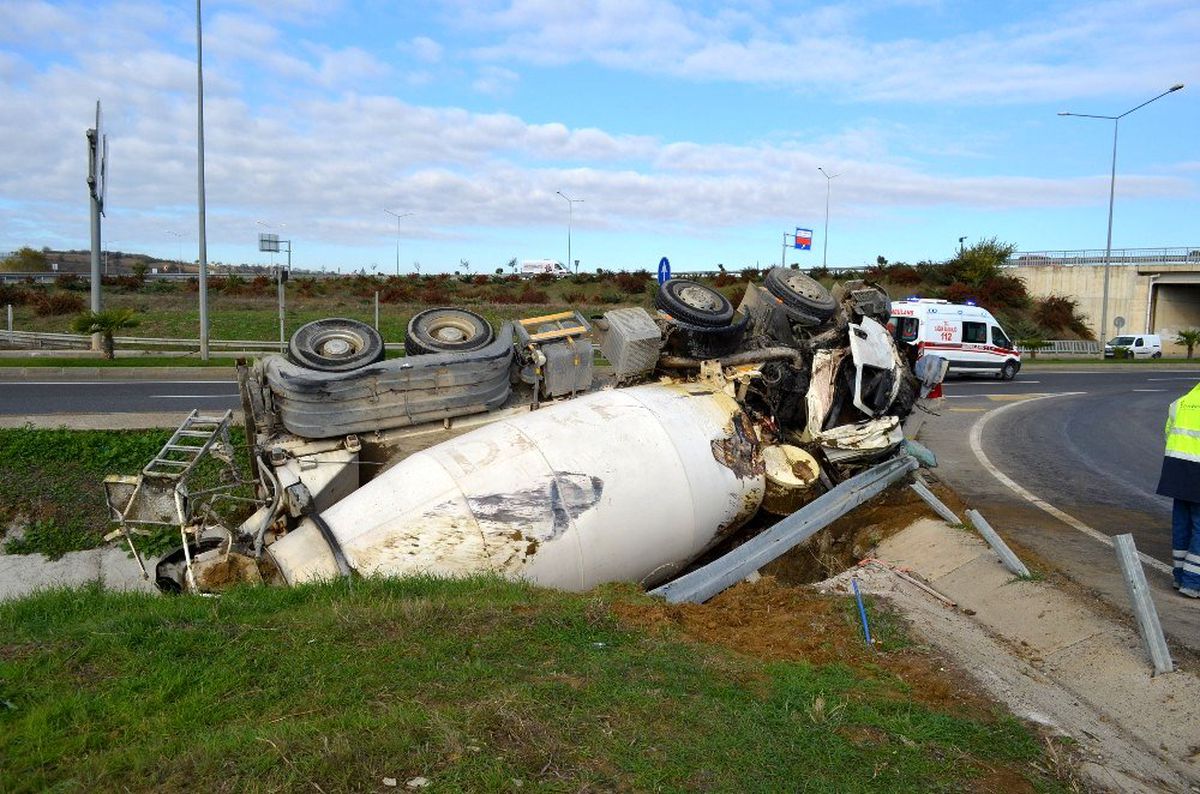 Tekirdağ\'da beton mikseri devrildi: 1 yaralı