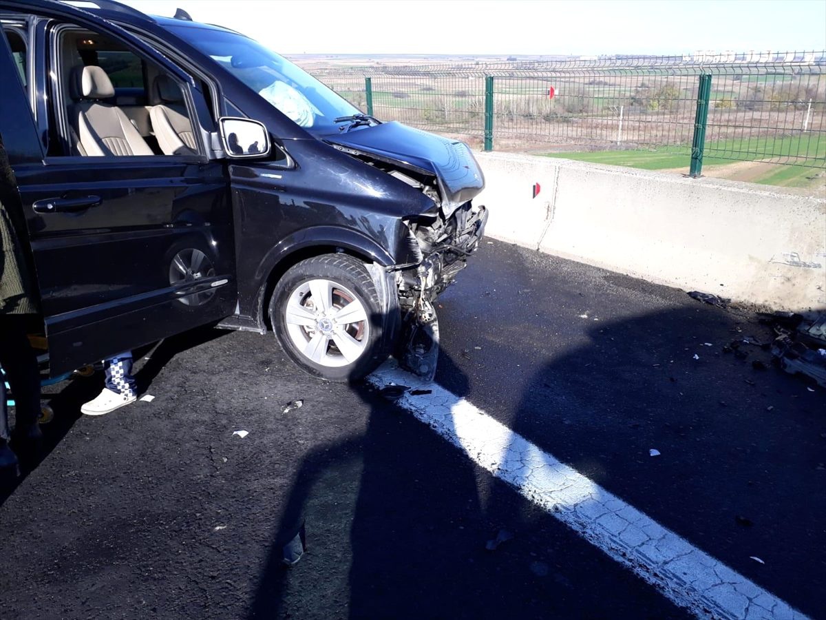 Tekirdağ\'daki trafik kazasında Demirtaş\'ın anne ve babasının da bulunduğu 9 kişi yaralandı