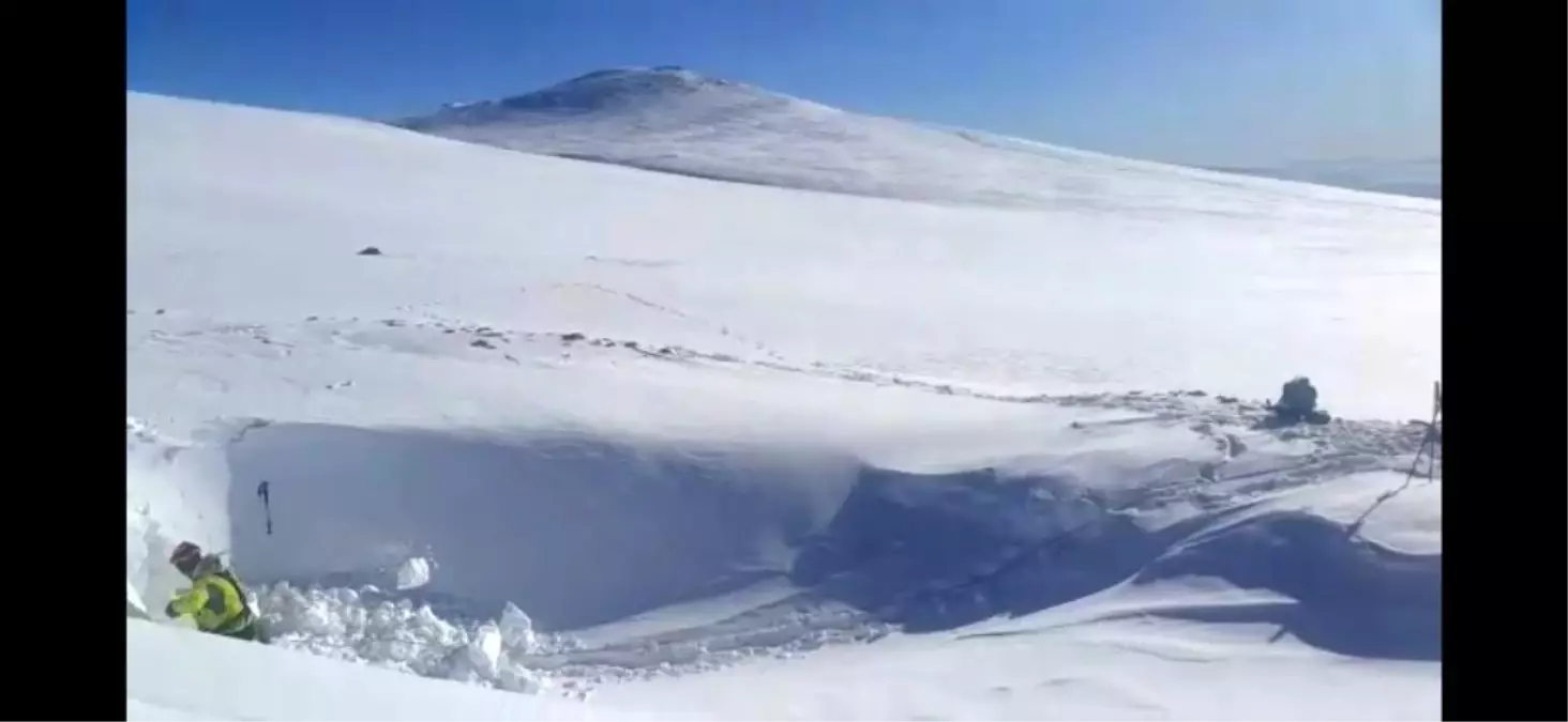 Uludağ\'da kayıp iki dağcının sığınabileceği mağarada kazı çalışması başlatıldı