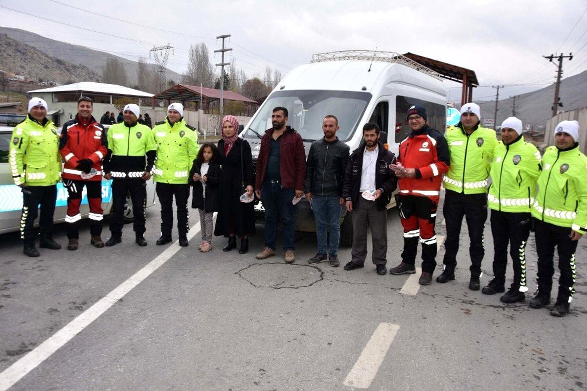 UMKE\'den sürücülere \'Yaşama yol ver\' hediyesi