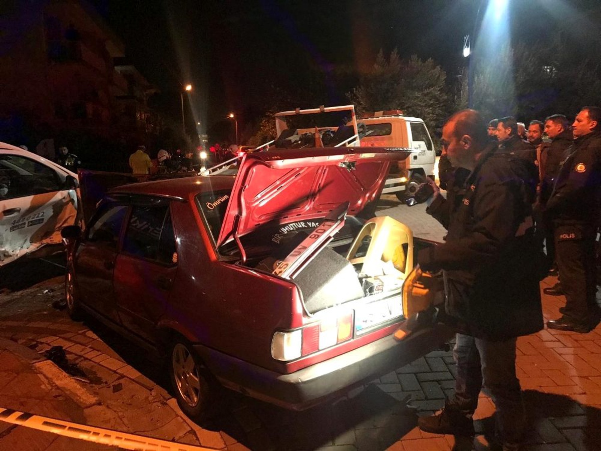 Uygulamadan kaçarken kaza yaptı, aracından cephane çıktı