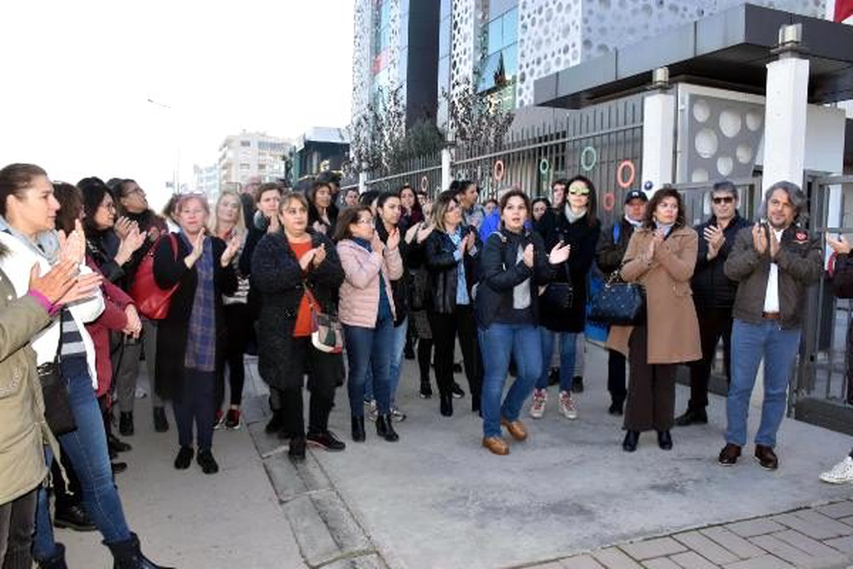 Velilerden, maaşları ödenmeyen öğretmenlere destek (2)