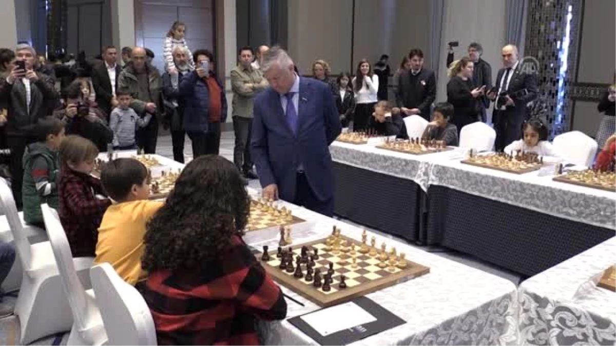 12 yaşındaki satranç sporcusu, Büyük Usta Karpov ile berabere kaldı