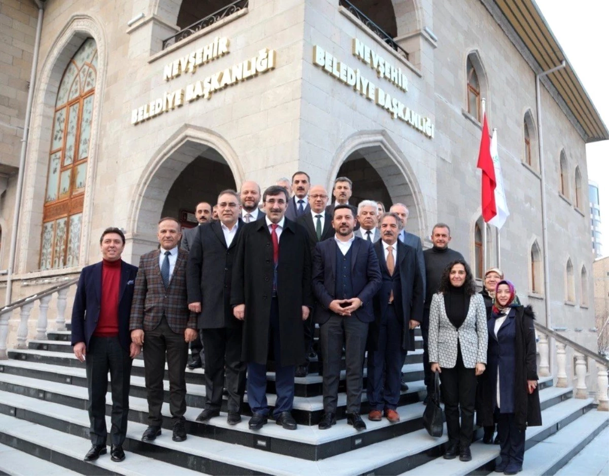 AK Parti Genel Başkan Yardımcısı Cevdet Yılmaz, Nevşehir Belediyesi\'nde