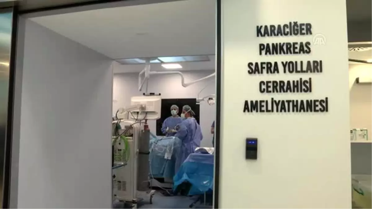 Akdeniz Üniversitesi Organ Nakli Günleri\'nde canlı yayınla ameliyat